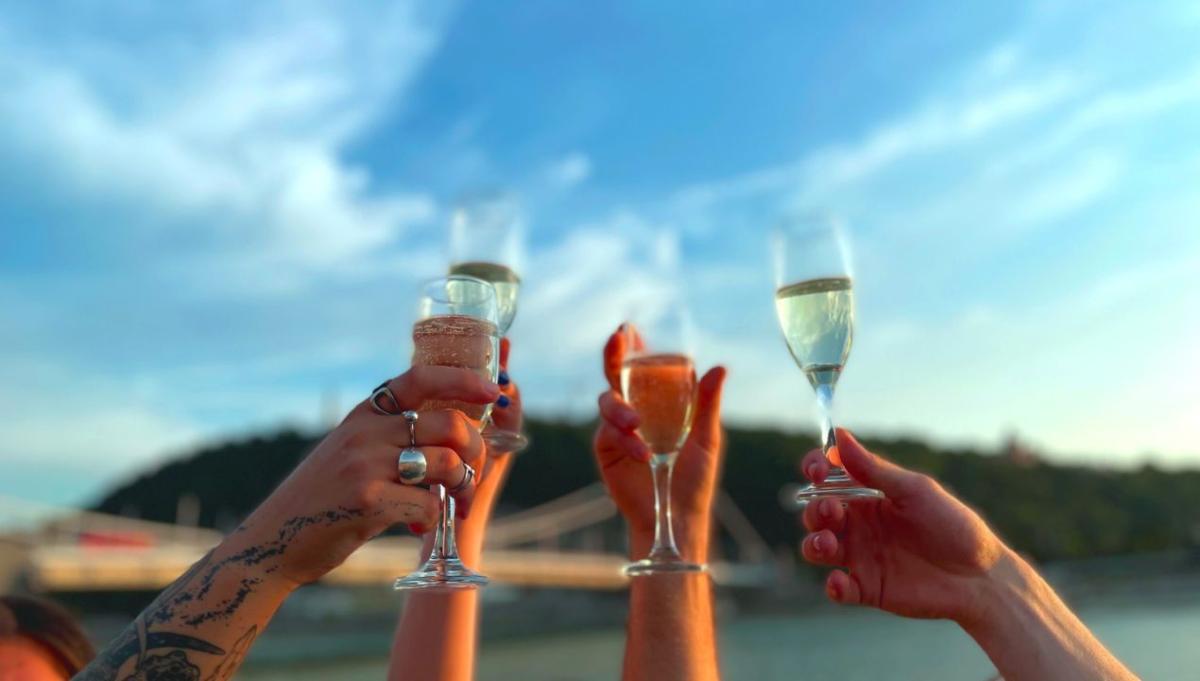 prosecco-boat.jpg